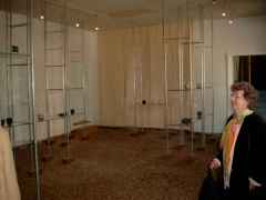 Der Kie&szlig;raum mit den Tongef&auml;&szlig;en.